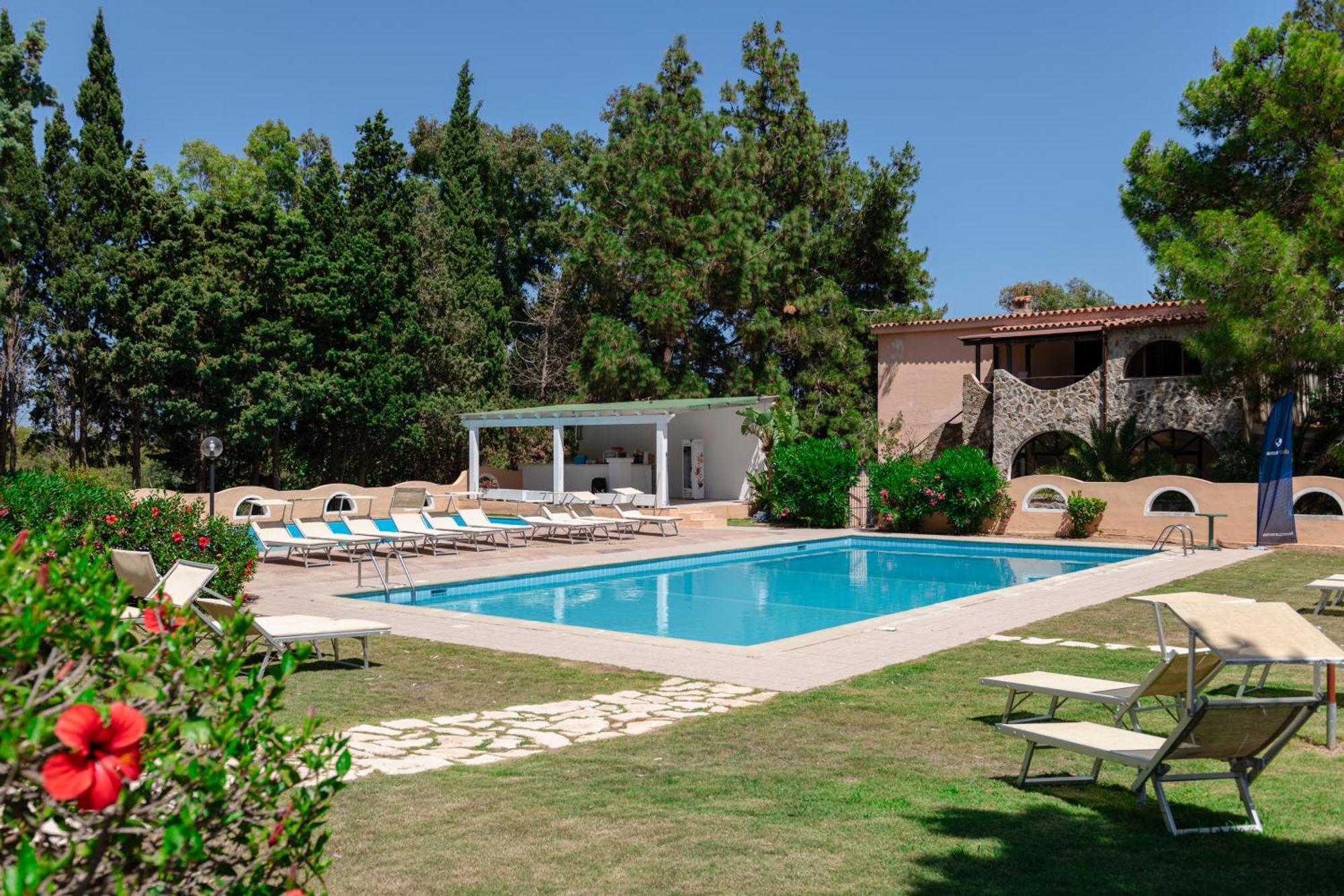 Amareclub Rocca Dorada Hotell Santa Margherita di Pula Exteriör bild