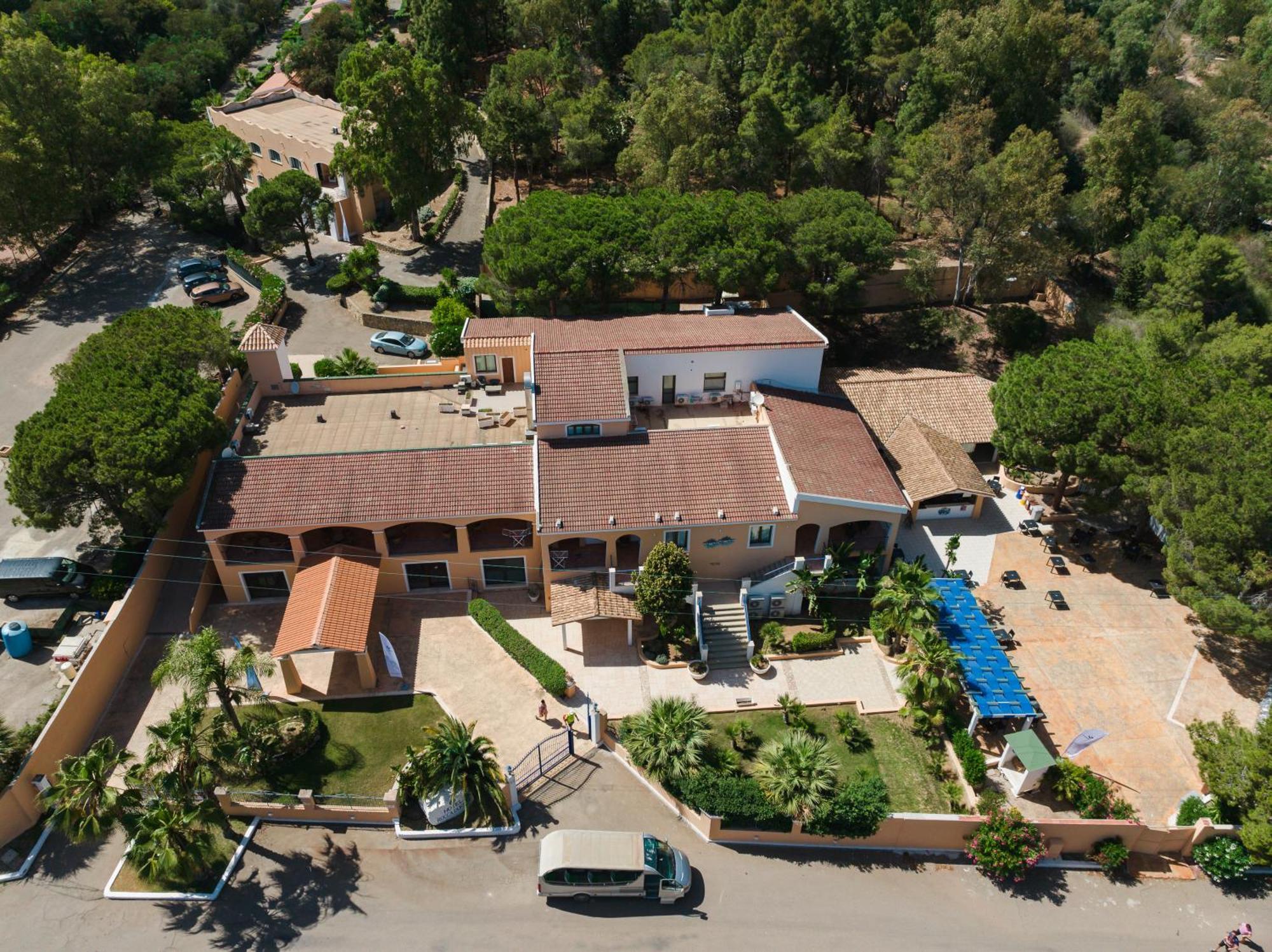 Amareclub Rocca Dorada Hotell Santa Margherita di Pula Exteriör bild