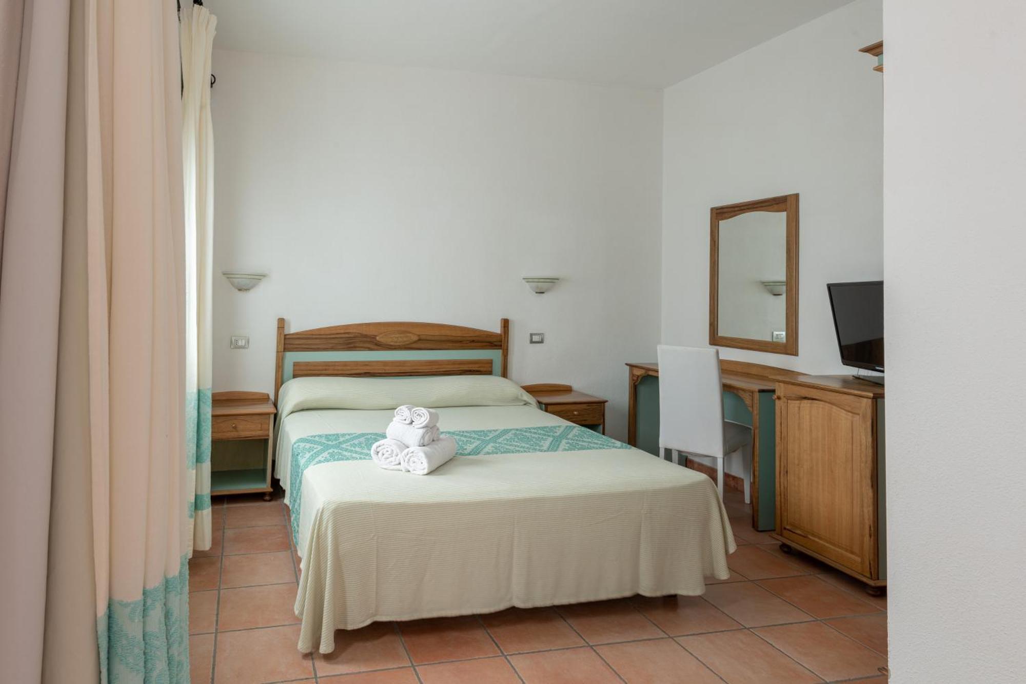 Amareclub Rocca Dorada Hotell Santa Margherita di Pula Exteriör bild