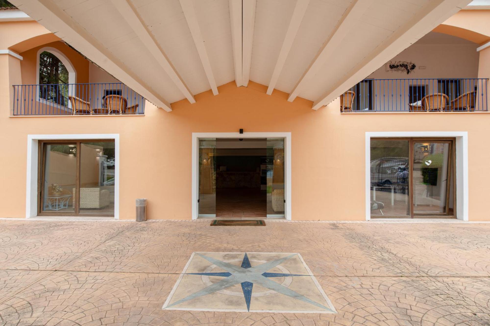 Amareclub Rocca Dorada Hotell Santa Margherita di Pula Exteriör bild